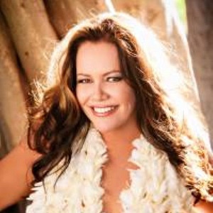 Amy Hanaiali’i at Performing Arts Center